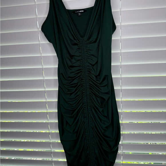 NWOT Fashion nova ruched dress - Picture 3 of 5